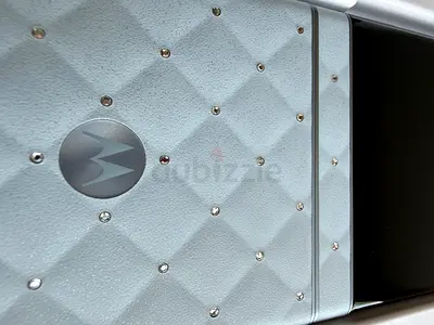Motorola Razr 60 Swarovski Smartphone Silver Blue Flip (phone only) 256GB, 8GB RAM NIB warranty