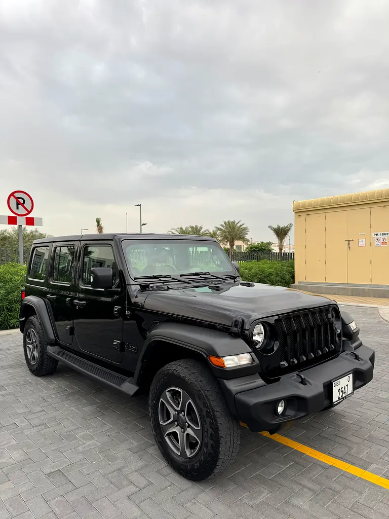 Jeep Wrangler Unlimited 2023 — photo 1 of 20