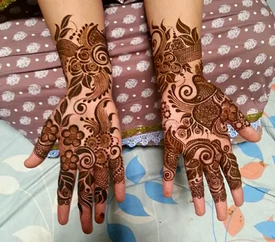 Freelance Female Henna hand design Artist 🎨