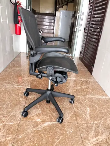 For selling Herman Miller Aeron chair size B and C available