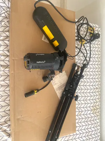 Dedolight DLH4 Ballast and stand