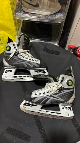 Reebok 9K Pump White Hockey ice Skate
Size 4.5