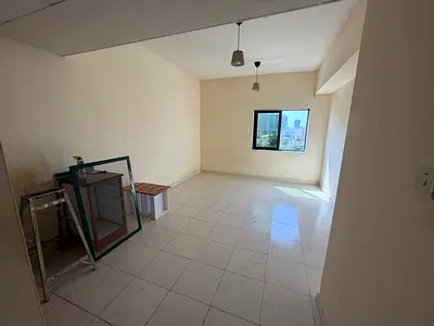 استديو _ ايجار سنوي _الراشديه 2   عجمان _ تكيفات مركزي _ صيانه علي المالك _