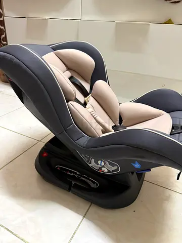 Baby car seat almost new