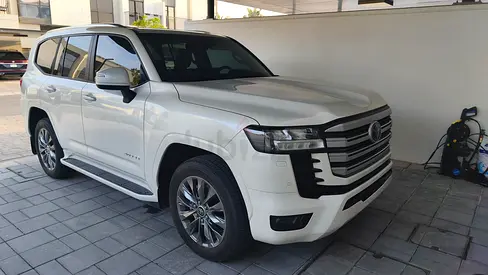 Toyota Land Cruiser 300 GXR 3.5 Twin Turbo, 2024 model, GCC specs, with 34,332 km.