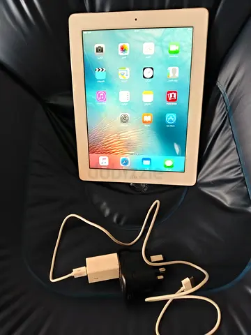 iPad 64GB WiFi + 4G – Excellent Condition – AED 199