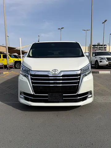 2023 Toyota Granvia Premium GCC Specs