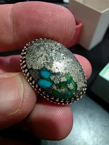Vintage Silver Ring with Turquoise Inlay - فيروز نيشابوري مميز لونين و فضه