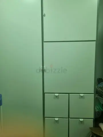Cloth cabinet