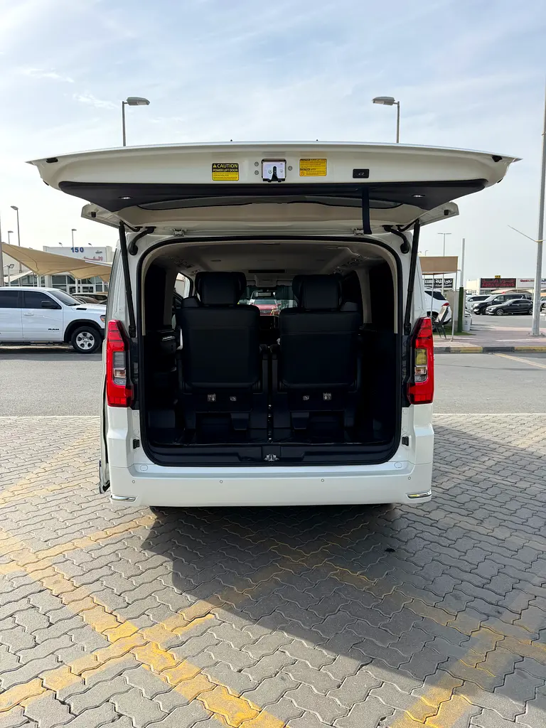 Toyota Granvia 2023