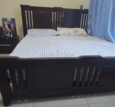QUEEN SIZE COTS 2 NOS WITH MATTERSS