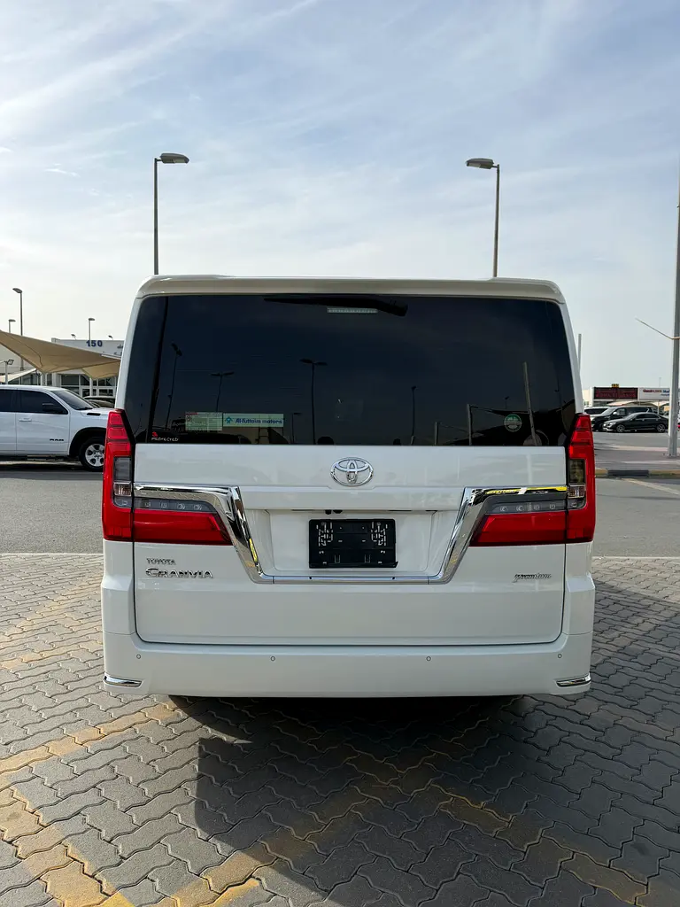 Toyota Granvia 2023