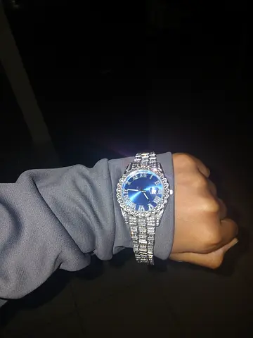 Stylish Blue Dial Wristwatch