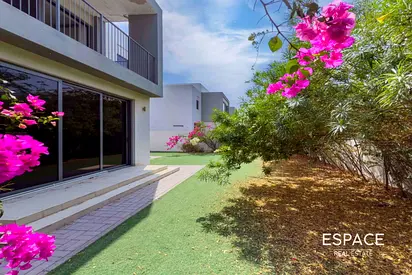 Vacant | Next to Park | Unfurnished