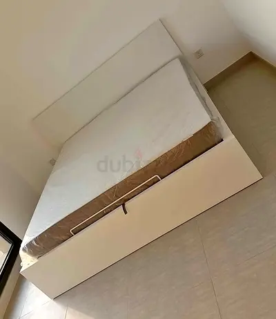 Ikea hydraulic king‑size bed (180 × 200 cm) with  IKEA mattress ✨