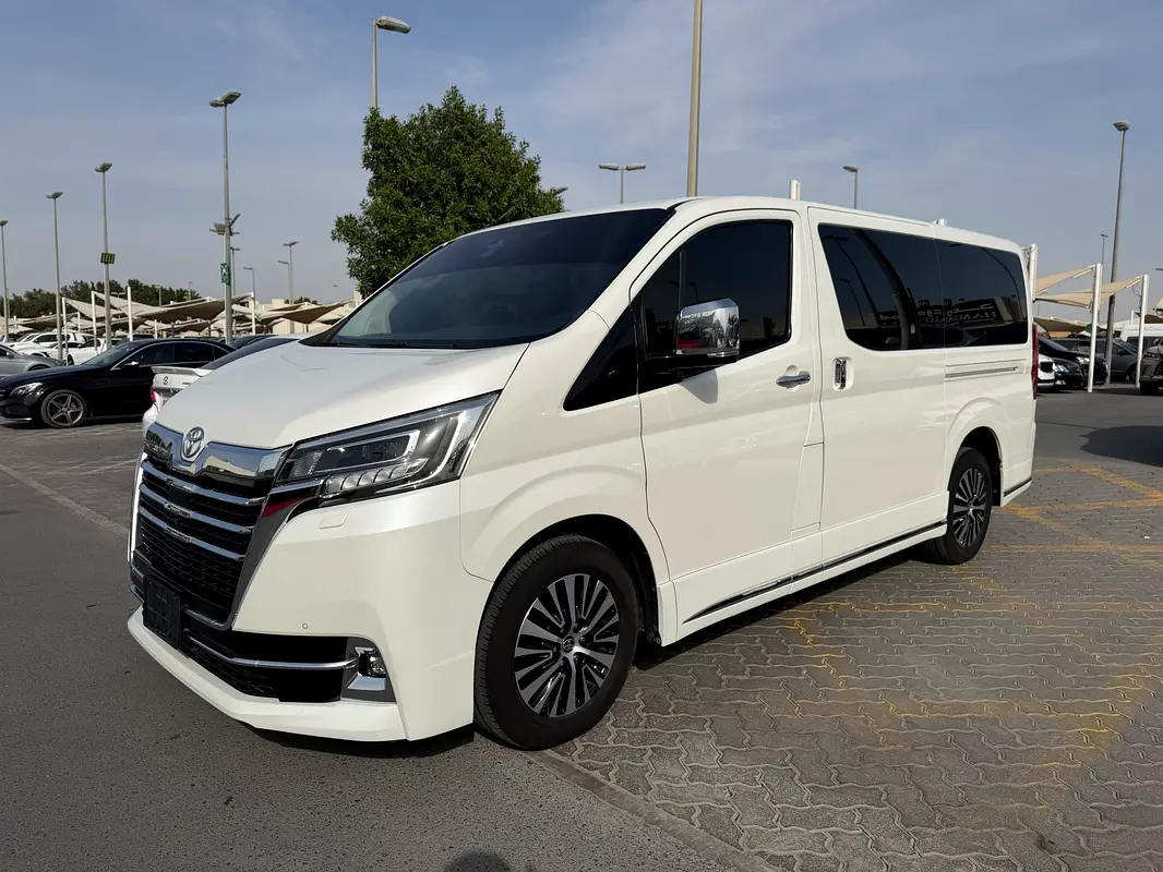 Toyota Granvia 2023