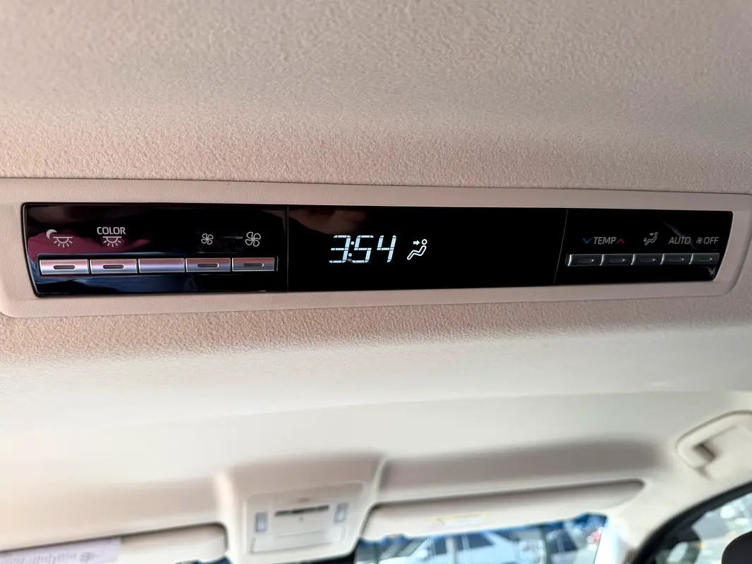 Toyota Granvia 2023