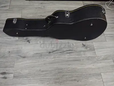 Urgent selling Guitars hard case - good condition - Urgent selling