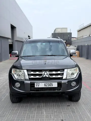Mitsubishi Pajero 2-Door V6 GCC Specs Clean Reliable