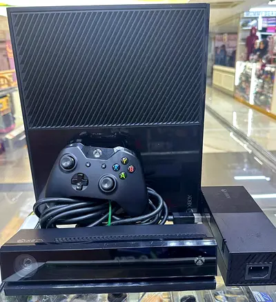 Xbox one first model with Kinect cemera full set