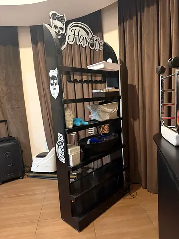 Hairstyle Stand Barber