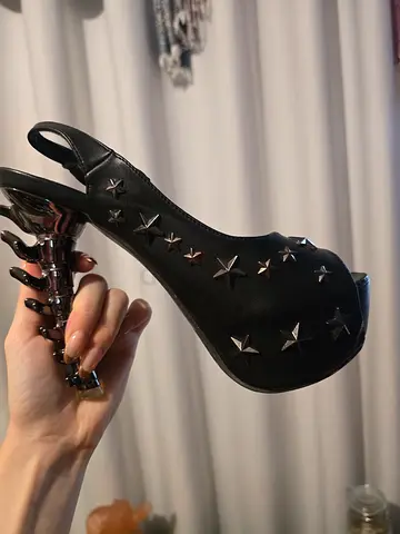 Stylish Black Heels with Spine details