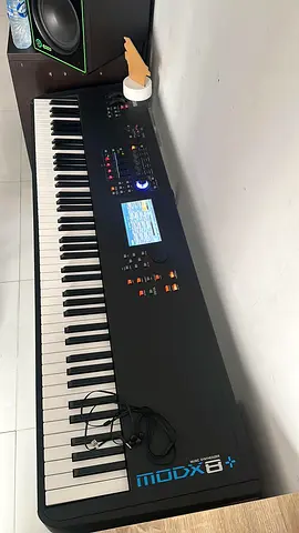 Yamaha MODX8 plus Synthesizer Keyboard