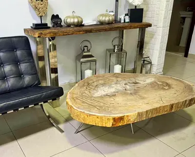 One of a kind coffee table in Brad new condition