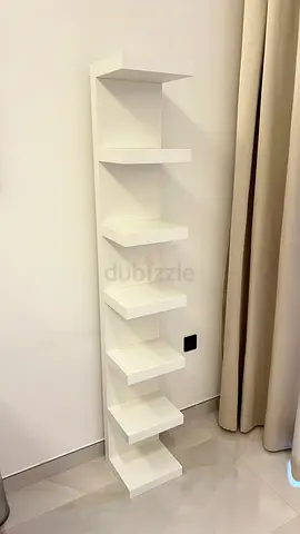 150 AED WHITE DRAWER STAND