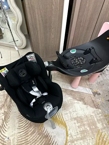 Cybex sirona z car seat in new condition with rotating base
