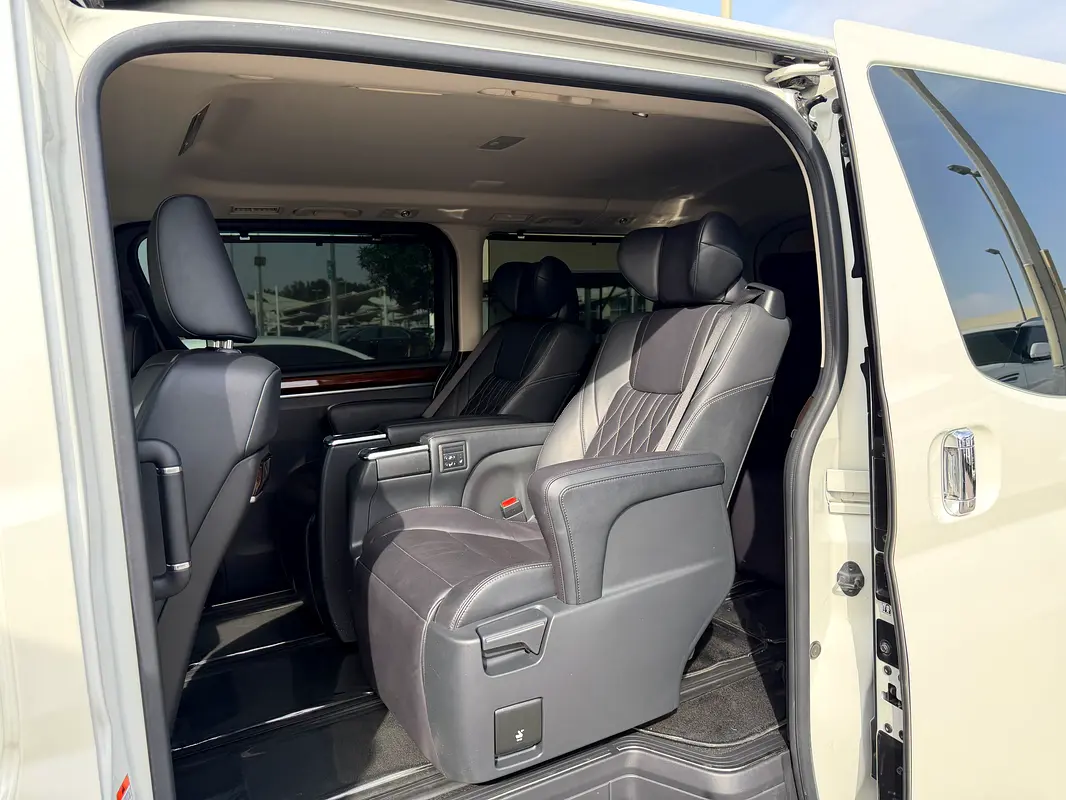 Toyota Granvia 2023