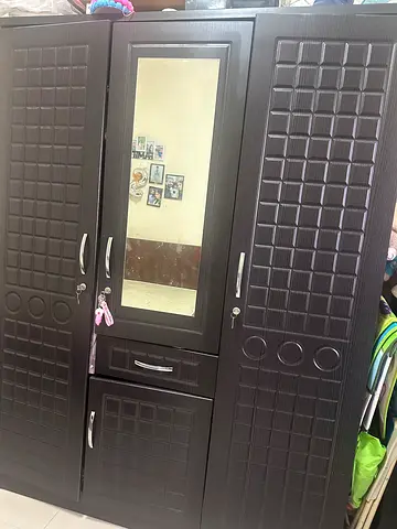 Spacious and Stylish Wardrobe with Mirror