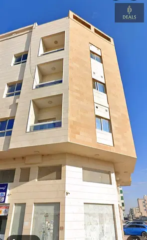 مبنى سكني وتجاري مكون من 3 طوابق (أرضي + 3) للبيع في منطقة العالية | 4 محلات | دخل سنوي 258 ألف درهم إماراتي | السعر 3.8 مليون درهم إماراتي