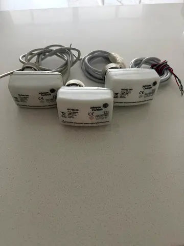 Johnson Controls VA-7482-1001 Valve Actuators (set of 3) - Excellent Condition