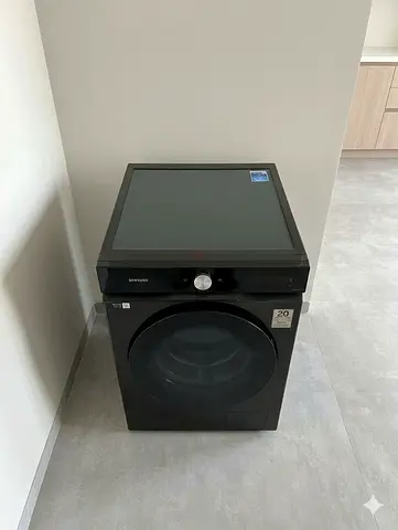 Samsung Bespoke wifi 9kg dryer in excell
ent condition perfect working KD