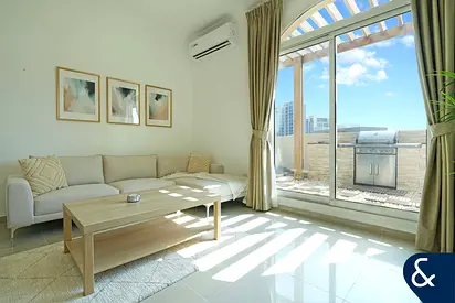 2 Beds / Spacious Apartment / Large Balcony