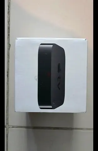 Apple TV, with remote and power cable - full HD