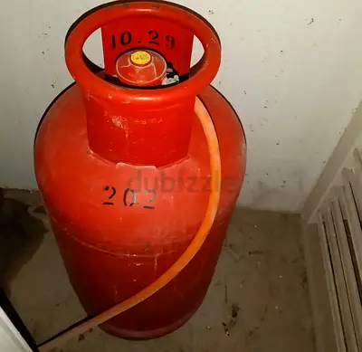 16 Kg Dubai Red Gas Cylinder with Regulator and Pipe (Hose) for Sale