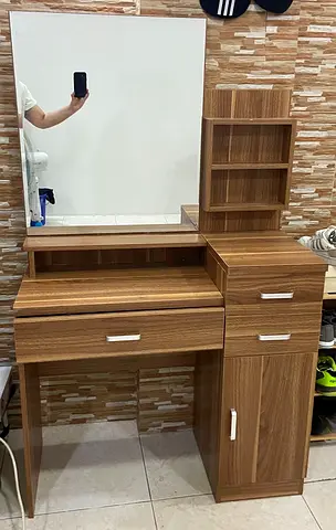 Modern Wooden Dressing Table with Mirror