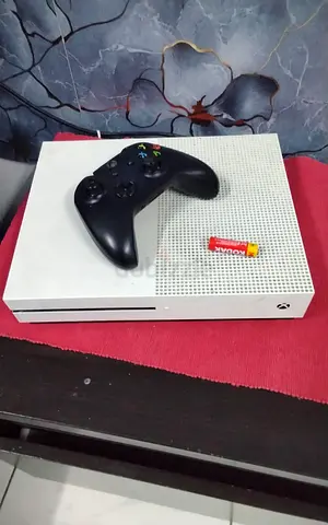 Xbox one s with 10 CDs Eid mega offer only 800