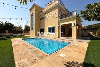 Vacant | Single Row | Large Corner Plot