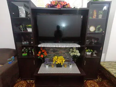 Decent Black Entertainment Unit with PHILIPS TV ( 50 INCHES )