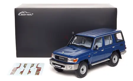 1/18 Toyota Land Cruiser L76 DIECAST MODEL CAR