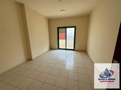 للإيجار السنوي غرفتين وصالة في منطقة المصلى شقة مميزة بمساحة واسعة ، تقع في موقع حيوي - باركن مجانى - البناية مزوده بكاميرات مراقبه وامن وحراسة