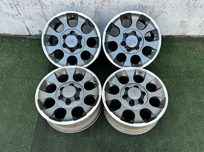 4x original Toyota FJ 17” Rims