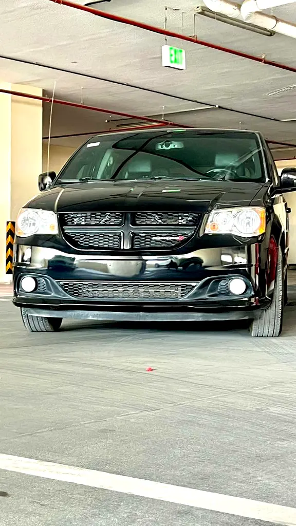 Dodge Caravan 2017 — photo 1 of 12