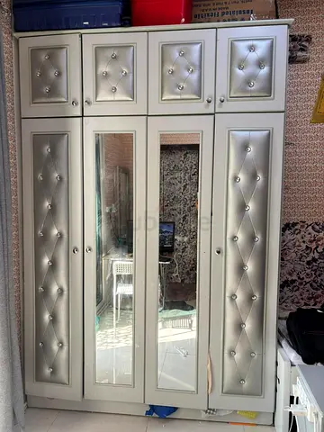 Stylish Mirrored Wardrobe with Elegant Finish