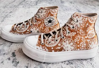 Converse Chuck Taylor in Khaki, excellent condition for sale