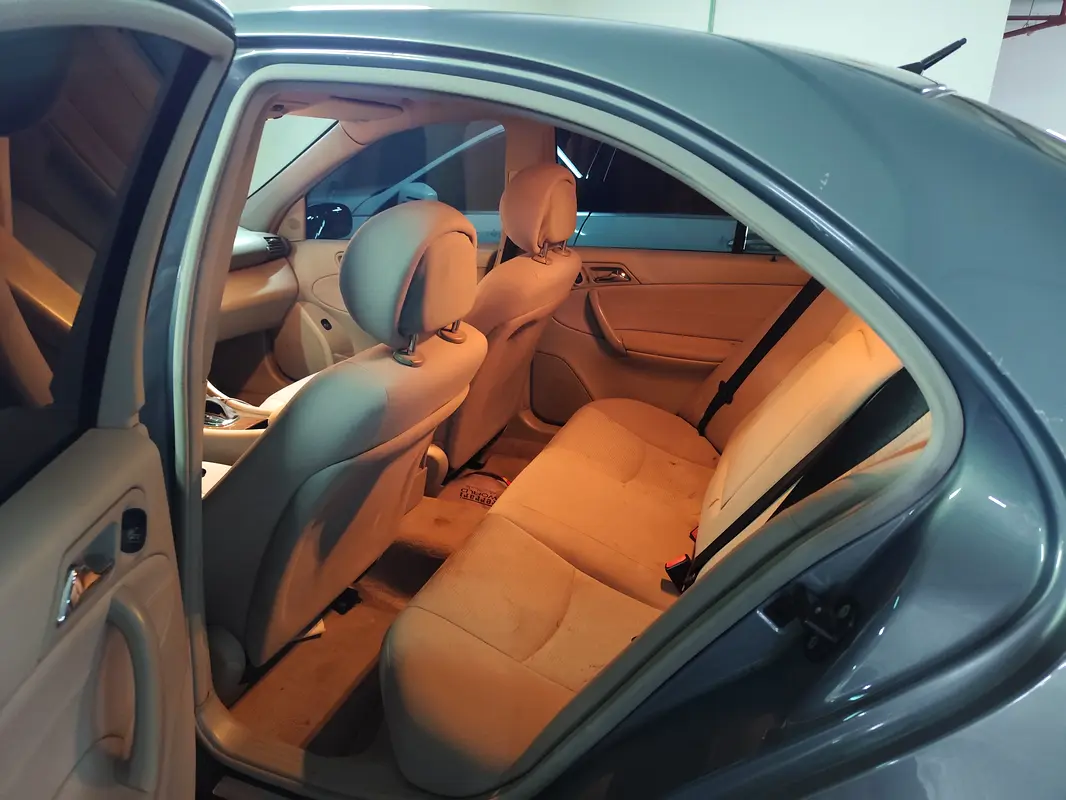 Mercedes-Benz C-Class 2006 — photo 1 of 7