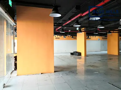 Spacious Showroom in Prime Area of Hor Al Anz East
